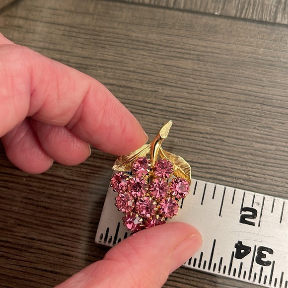 Vintage Pink Rhinestone Fruit or Grape Cluster Pin - Picture 10 of 14
